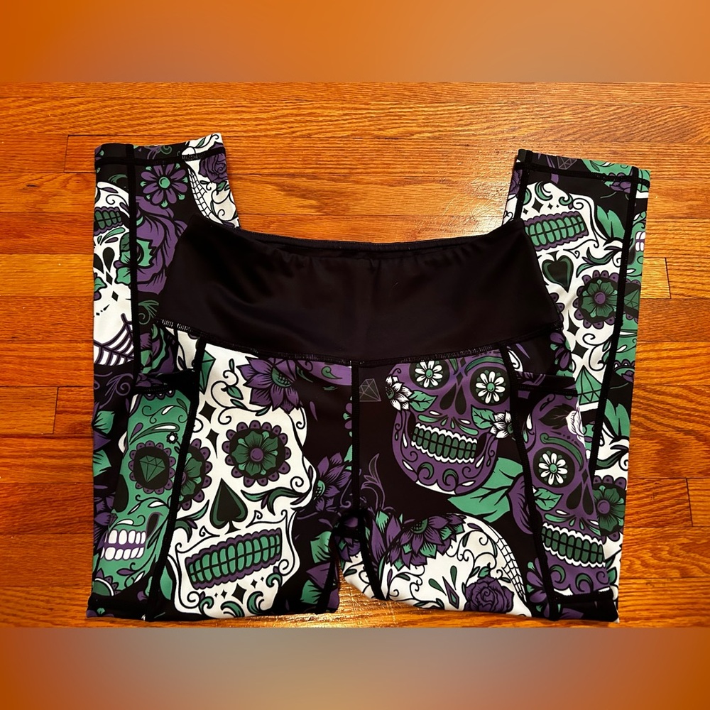CVG Skulls Capri Length Leggings